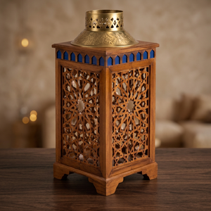 Lanterne porte-bougie en bois de cèdre artisanal avec bleu Majorelle - Écologique et durable - Décoration d'intérieur - Vente en gros - Product Image 2