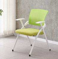 Chaise de formation pliable avec dossier en maille, tablette d'écriture intégrée, siège rembourré et structure en acier, idéale pour les salles de conférence, les salles de classe, les séminaires et les bureaux.