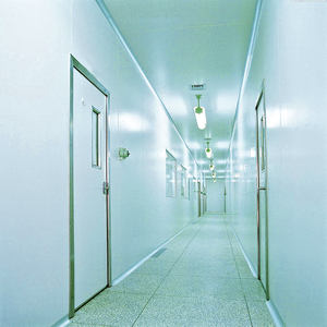 Porte battante manuelle en acier au design tropical moderne avec ferme-porte et finition verre pour usage intérieur et extérieur en milieu hospitalier - Product Image 2