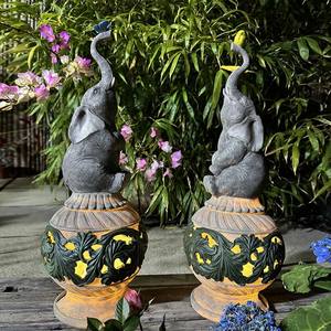 Statua Solare a Forma di <span class=keywords><strong>Elefante</strong></span> su Globo con Design di Farfalle <span class=keywords><strong>e</strong></span> Uccelli, Decorazione da Giardino per Esterni, Accensione/Spegnimento Automatico, Statua LED per Regalo Festivo - Product Image 3