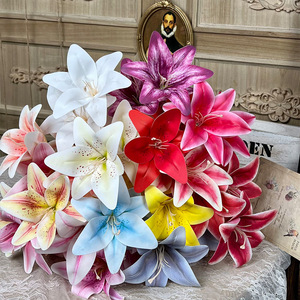 Lirios Artificiales de Tres Cabezas, Flores de Seda Resistentes al Agua, Decoración para el Hogar, Arreglos para Bodas - Product Image 1