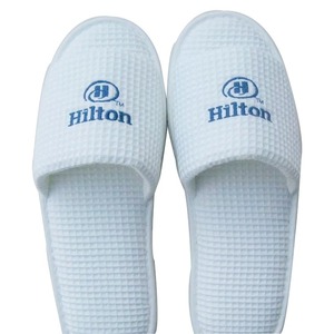 Venta al por mayor de alta calidad logotipo personalizado un uso cómodo gofre <span class=keywords><strong>Hotel</strong></span> zapatillas punta abierta para <span class=keywords><strong>Marriott</strong></span> - Product Image 1
