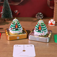 Calendrier Horloge 2027 Maison d'arbre de Noël colorée Bloc-notes à interrupteur tactile Notes panoramiques en papier découpé avec rétroéclairage chaud