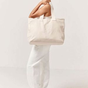 กระเป๋าผ้าแคนวาสชายหาดสีสันสดใส แข็งแรงพิเศษ ขนาด 12 ออนซ์  นำกลับมาใช้ใหม่ได้ พร้อมโลโก้พิมพ์ตามสั่ง - Product Image 1