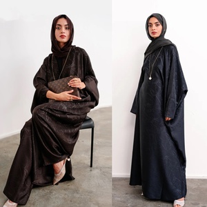 Robe longue en tissu jacquard satiné avec ceinture intégrée, style Abaya Kaftan de Dubaï, pour usage quotidien, tenue modeste pour femmes musulmanes, collection 2026 - Product Image 3