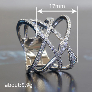 Anello alla Moda con Linee Incrociate, Gioiello Minimalista Unisex per Uomo e Donna - Product Image 3