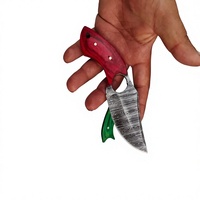 Couteau léger à bord partiellement dentelé en acier au carbone fait main avec manche turquoise, outil de survie pour le camping en plein air