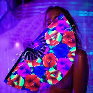 Abanico Plegable Grande de Kung Fu Promocional, de Bambú y Tela con Brillo, Decoración Floral Pintada a Mano Estilo Fiesta - Product Image 2