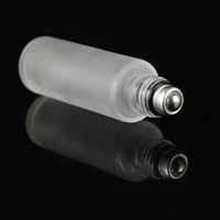 Flacon roll-on en verre dépoli de 10 ml avec couvercle en bambou pour huiles essentielles, sérums et gouttes pour les yeux