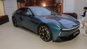 Nuovissimo SUV di Lusso XPeng P7 di Medie Dimensioni per Uso Familiare, Veicolo Elettrico Moderno a Prezzo Conveniente - Product Image 3