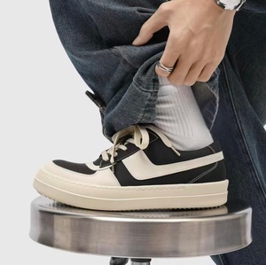 Zapatos de skate de cuero estilo American-Owenss, retro, en blanco y negro, con contraste, suela gruesa, elevados, para ir al trabajo y uso casual. - Product Image 6