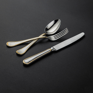 Cubiertos de Acero Inoxidable Dorado de Lujo con Logotipo Personalizado, Estilo Palacio Retro, para Catering, Cuchillos y Tenedores Europeos Tallados - Product Image 5