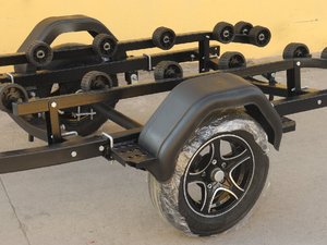 <span class=keywords><strong>Remorque</strong></span> de <span class=keywords><strong>bateau</strong></span> noire 420, jantes en aluminium de haute esthétique, directement de l'usine, nécessitant une personnalisation - Product Image 5