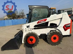 Chargeuse compacte sur pneus Bobcat S630 d'occasion, blanche et orange, équipement de construction compact - Product Image 1