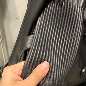 Chaqueta de diseño de textura de mangas para mujer Chaquetas de cuero negro Gabardina larga de temporada de otoño de China - Product Image 3