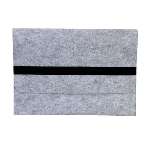 Funda de Fieltro Suave para Portátil con Logotipo Personalizado, Cierre Elástico, Organizador de Oficina Ligero para Kits de Bienvenida para Empleados - Product Image 4