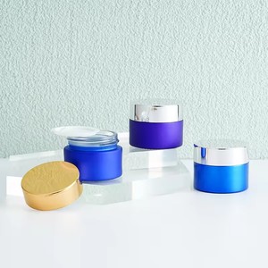 Pot en verre bleu vide pour crème cosmétique pour les yeux et le visage avec couvercle doré (option rouge) - Product Image 3