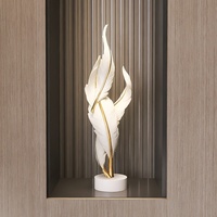 Luxuriöse Feder-Kunstornamente Hochwertiges Design Minimalistisches Modernes Design Halbhandgefertigte Dekorationen für Wohnzimmer Eingangsbereich TV-Schrank