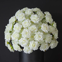 Décoration florale blanche pour mariage : Boule de fleurs, ensemble de table principale, arche de fond de table, rangée de fleurs longue pour sol de fête