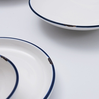 Vente en gros de vaisselle moderne blanche à bords bleus service de vaisselle pour hôtel service de table services d'assiettes vaisselle services de vaisselle services d'assiettes en céramique