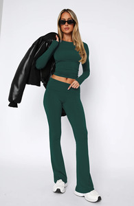 Ensemble de survêtement décontracté pour femme avec crop top en maille taille haute et leggings, idéal pour le printemps et l'été - Product Image 2