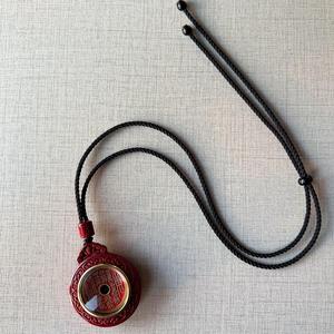 Pendentif Rétro en Cinnabar « Fantôme de la Montagne », Pendentif Boîte Gawu en Cinnabar, Collier en Cinnabar « Fantôme de la Montagne » avec pièce de monnaie en cuivre à trou rond - Product Image 4