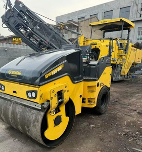 Rouleau compacteur combiné Bomag BW138AC d'<span class=keywords><strong>occasion</strong></span> de 5 tonnes / Rouleau compacteur vibrant à double tambour d'<span class=keywords><strong>occasion</strong></span> pour la pose d'asphalte - Product Image 1