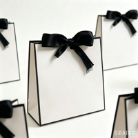 Sac d'emballage cadeau en papier blanc recyclable pour faux cils, avec cordon de serrage, gaufrage/débossage personnalisable, commandes en petites quantités