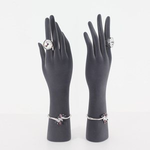 Mainnequin de main en velours sur mesure pour la vente en gros, modèle de main pour l'affichage de bijoux et d'accessoires - Product Image 3