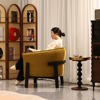 Fauteuil d'appoint en velours avec structure en bois massif, chaise longue rembourrée pour salon et hôtel