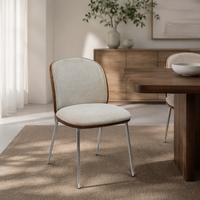 Chaise de salle à manger ergonomique scandinave personnalisée en gros, avec cadre métallique et rembourrage crème, style luxe léger, pour la maison, le bar et l'hôtel
