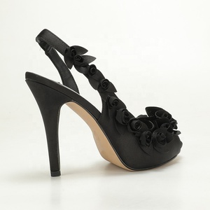 <span class=keywords><strong>Sandali</strong></span> Retrò da Sera in <span class=keywords><strong>Raso</strong></span> Nero con Rosa 3D, Punta Aperta, Plateau e Tacco a Spillo, Scarpe Eleganti e Glamour per Feste Romantiche - Product Image 2