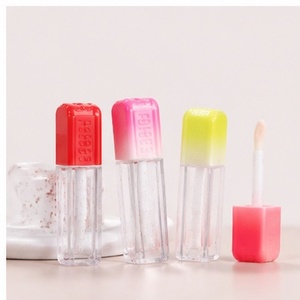 Gloss à lèvres végétalien longue tenue en gros pour filles, effet naturel, marque privée, style INS, lettrage en relief dégradé - Product Image 1