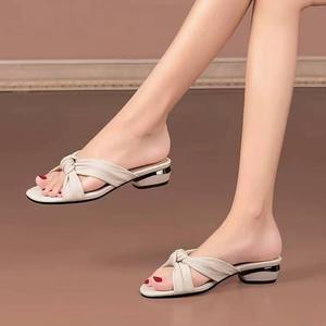 Agent d'approvisionnement à Guangzhou pour chaussures pour femmes, gestion de la chaîne d'approvisionnement - Product Image 1