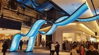 Écran d'affichage vidéo LED flexible incurvé P1.8-P4 pour publicité extérieure/intérieure, affiche numérique SDK pour centre commercial, métro