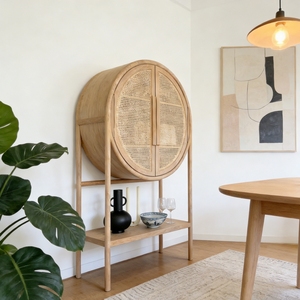 Meuble de bar modulaire en acier inoxydable et bois massif avec rotin tressé, style nordique moderne Wabi-Sabi, pour 40-49 bouteilles - Product Image 2