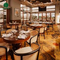 Moontree, fournisseur de mobilier de salon moderne pour les zones de réception et de bar, comptoirs et sièges de bar pour l'hôtellerie commerciale