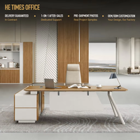 Ensemble de bureau de direction moderne et luxueux avec armoire murale LED, pieds sculpturaux inclinés et chaise pour suite de bureau complète de PDG
