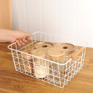 Cestino Portaoggetti in Ferro con Manico in Legno Design Multifunzionale Ecologico per Cucina e Bagno Conservazione Alimenti - Product Image 5