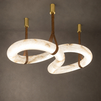 Lustre en albâtre naturel entrelacé avec canopy en laiton et sangle en cuir pour salle à manger, villa, hôtel