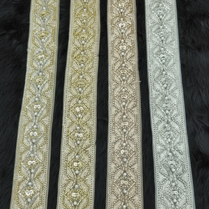 Fait sur mesure avec des perles attachées des lacets de travail de fil brodé avec des options multicolores dans la broderie de paillettes en 1.5 pouces. - Product Image 1