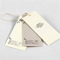Étiquettes volantes de conception simple étiquettes de vêtements avec logo imprimé personnalisé sur papier cartonné mat pour la marque de vêtements prix de gros