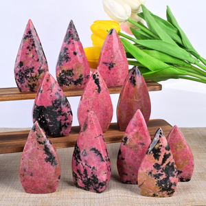 Vente en gros de sculptures en pierre naturelle de guérison, cristaux de rhodonite flamme en vrac, ornements pour la décoration - Product Image 2
