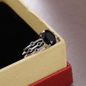 แหวนพลอยออนิกซ์สีดำรูปไข่สำหรับผู้หญิง รุ่น F174 แบบหนามเตย แหวนแฟชั่นสำหรับหมั้น - Product Image 5