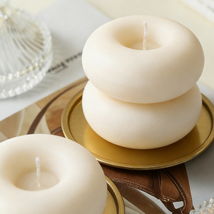 Vela Aromática Artesanal de Cera de Soya Estilo Donut Blanco, Sin Humo, Perfumada, para el Día de San Valentín - Product Image 2