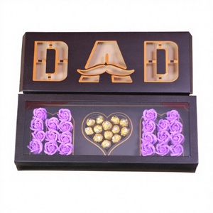 Nueva Caja de Regalo Rectangular de Cartón MM DAD 3 en 1 con Ventana Transparente y Lámina Dorada para el Día de la Madre y el Día del Padre - Product Image 3