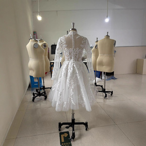 Robe de mariée <span class=keywords><strong>courte</strong></span> blanche à col montant, style A, avec <span class=keywords><strong>veste</strong></span> en dentelle à paillettes changeantes - Product Image 5