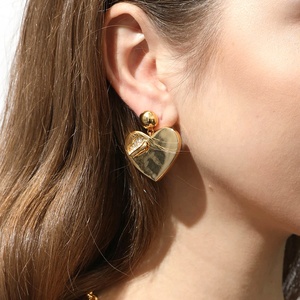 Joyería de moda Milskye, pendientes de tuerca de circón con gota de corazón rasgado de latón de oro de 18 quilates - Product Image 2