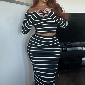 ชุดเซ็ต 2 ชิ้น เสื้อทรงเข้ารูปไหล่ตก ลายทาง และกระโปรงยาว สำหรับผู้หญิง คอลเลคชั่นใหม่รับฤดูใบไม้ร่วง แฟชั่น - Product Image 3