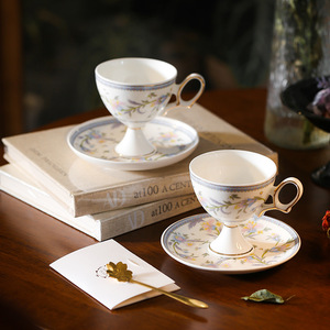 Französisches Gericht Relief Flower Vine Pattern Modernes Keramik Restaurant Tee tasse Set mit Gold Border Bone China Retro Kaffeetasse - Product Image 2